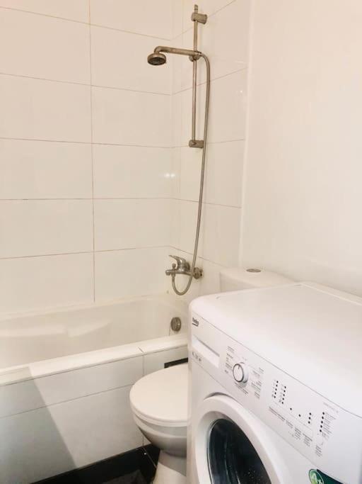 Ixelles: Superbe Appartement, Idealement Situe Bruselas Exterior foto